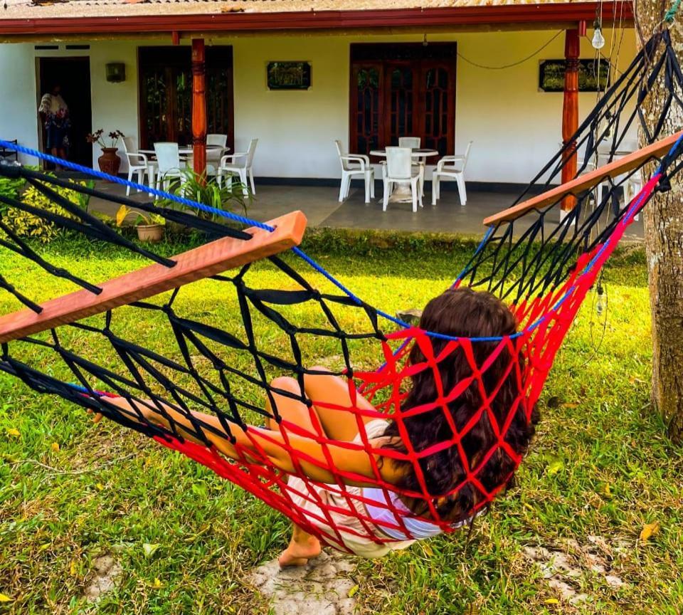Tharurashmi Sea Pond Villa & Surf Hostel - Hiriketiya Dickwella Exterior photo